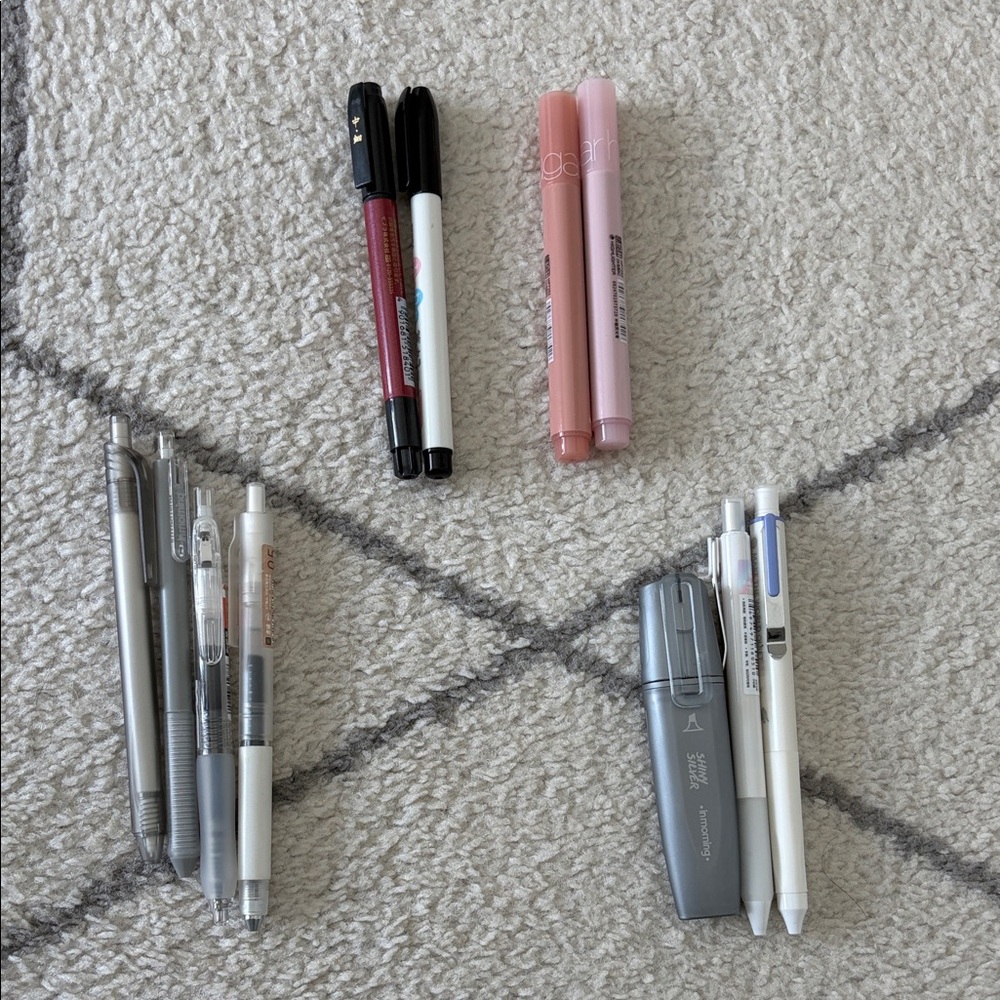 Assorted Cloth & Paper Pen and Highlighters Set